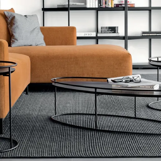 Tavolino in legno e metallo proposto in 2 forme e 3 altezze Atollo di Calligaris