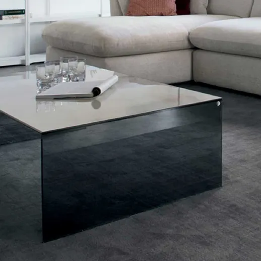 Tavolino in vetro con piano accoppiato ceramica-vetro Bridge di Calligaris