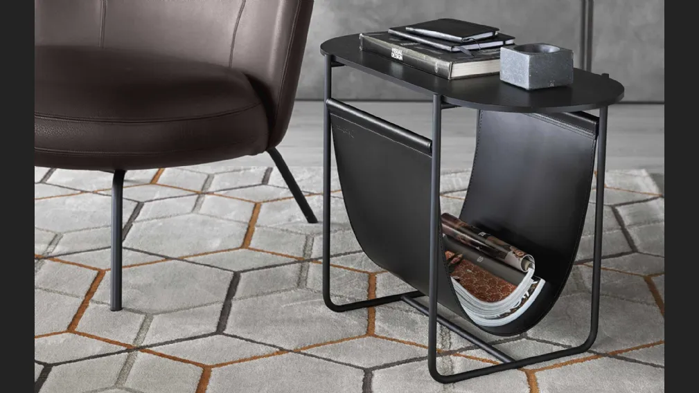 Portariviste tavolino Magazine in cuoio e metallo con top in legno di Calligaris