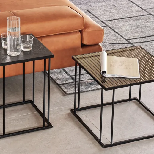 Tavolino quadrato con struttura in metallo Renee 01 di Calligaris