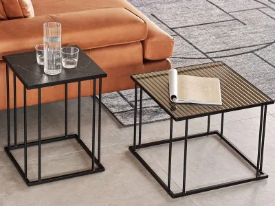 Tavolino quadrato con struttura in metallo Renee 01 di Calligaris