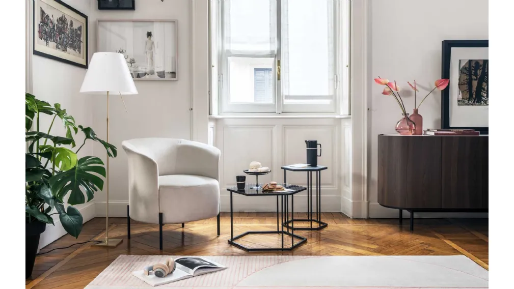 Tavolino esagonale con struttura in metallo Renee 02 di Calligaris