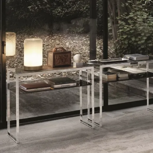 Lampada da tavolo Pop in vetro sfumato bianco con base in acciaio laccato di Bontempi