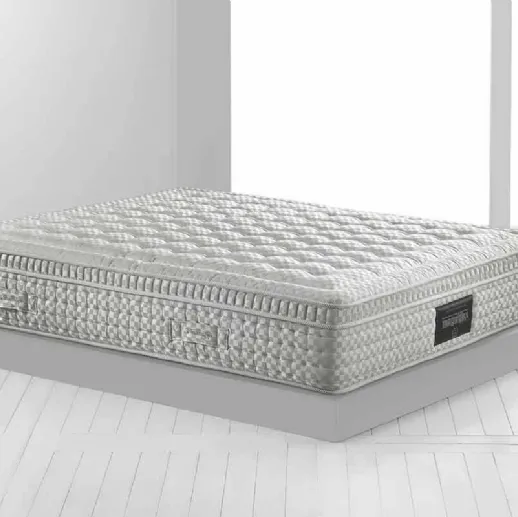Materasso Maestro Dual 14 con lato invernale in cashmere e lana e lato estivo in seta e lino di Magniflex