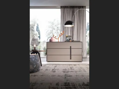 Comò Ariel in legno con frontali rivestiti in pelle di Mobilgam