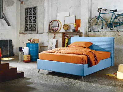 Letto moderno imbottito con testiera trapuntata a stisce orizzontali Bob Stripes di Noctis