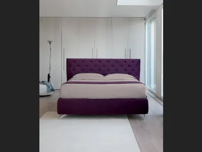 Letto in tessuto Duke con tetsiera in lavorazione capitonnè  e box contenitore di Bontempi Letti Design
