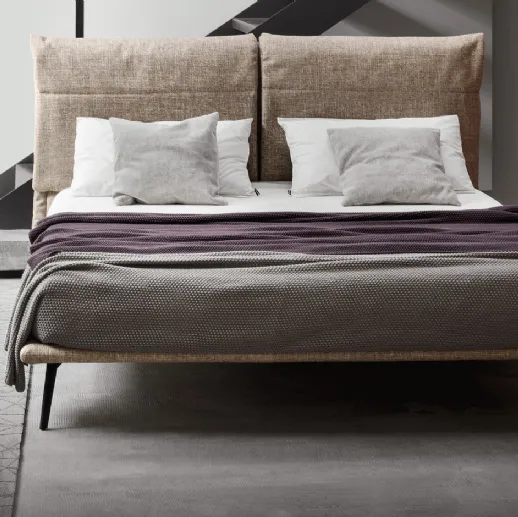 Letto in tessuto con testiera Landa di Calligaris