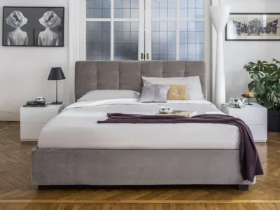 Letto con testiera trapuntata e contenitore Monterey di Calligaris