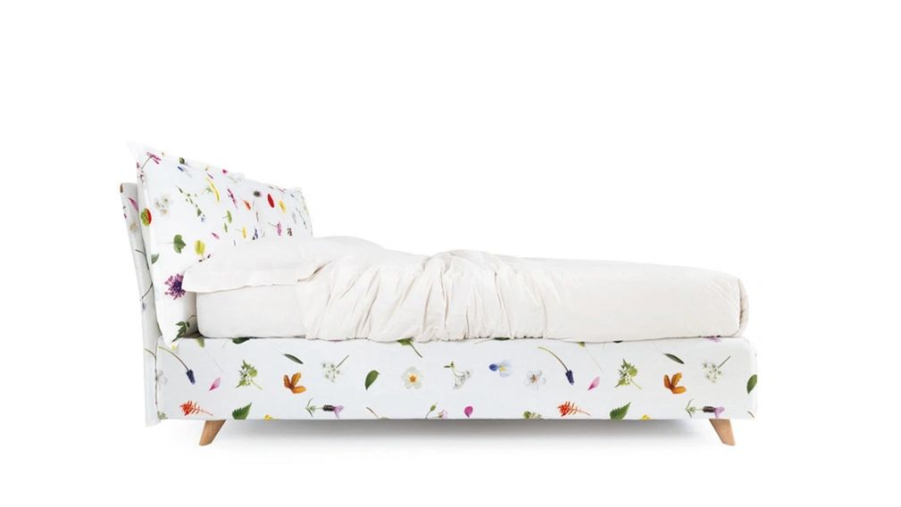 Letto in tessuto a fiori con contenitore So Wild di Noctis