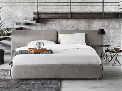 Letto imbottito con testiera Zip di Calligaris