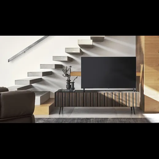 Madia Stripes a fasce verticali irregolari di Calligaris