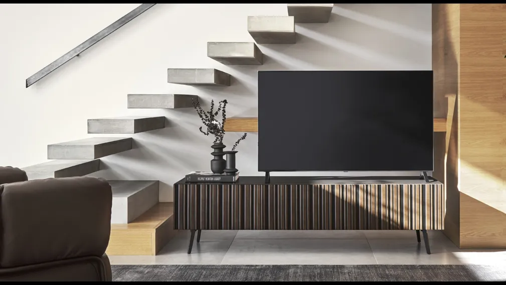 Madia Stripes a fasce verticali irregolari di Calligaris