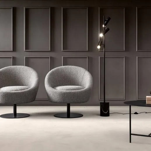 Poltroncina classica con struttura in ottone lucido Fifties di Calligaris