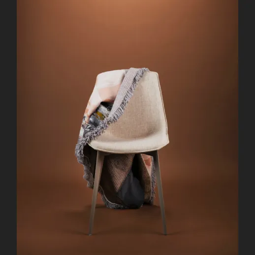 Sedia Eva 1 Soft in tessuto imbottito con gambe in alluminio di Pointhouse