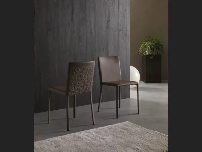 Sedia rivestita in pelle con motivo geometrico sullo schienale Lunette Plus di Ozzio