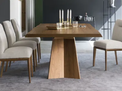 Sedia in tessuto imbottita con struttura in legno massello Tosca di Calligaris