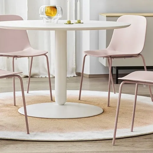 Tavolo rotondo con piano in legno laccato e base in metallo Balance di Calligaris