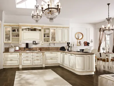 Cucina Classica Dolcevita v10 in Laccato Avorio filo Oro, Top laminato Corten Sabbia, Maniglie finitura Oro opaco anticato di Stosa