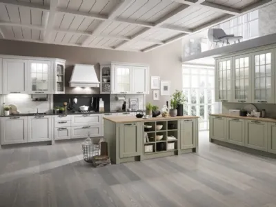 Cucina Classica con isola in frassino laccato Virginia di Stosa