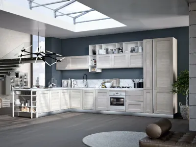 Cucina Classica York v6 in Rovere Calce, Elementi a giorno in lamiera finitura Laccato Bianco opaco di Stosa