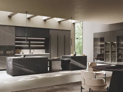 Cucina Design in laccato Metal con isola Bluna Legno Rigato di Binova