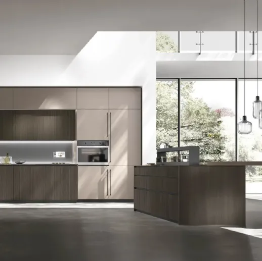 Cucina Moderna con isola Metropolis v01 in Termo Strutturato Rovere Conero Riga e Pet Metal Acciaio di Stosa